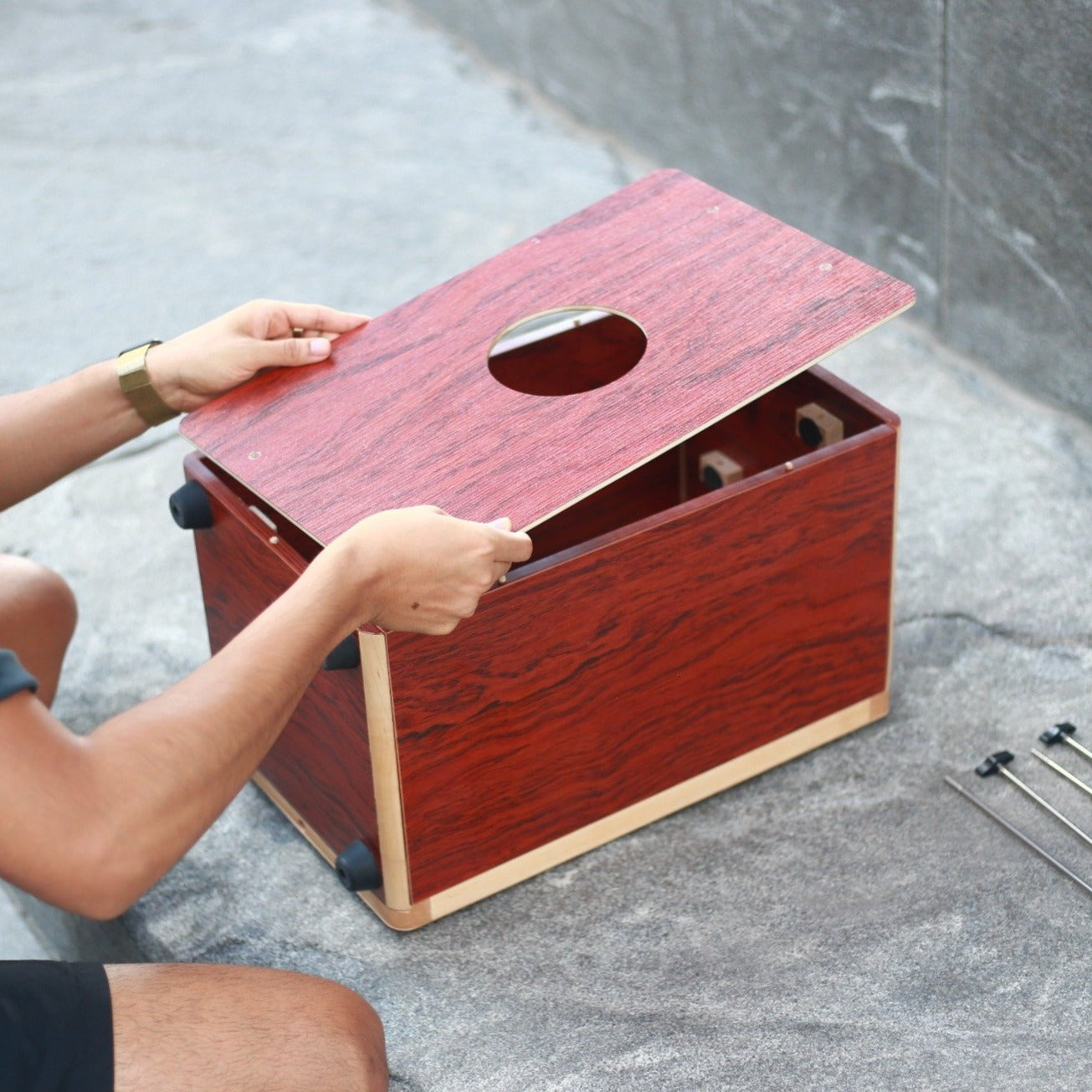 Boots N Cats Collapsible Cajon Assemble